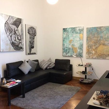 Vesuvius Suite - Elegante Appartamento In Centro Неаполь Экстерьер фото