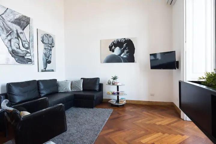 Vesuvius Suite - Elegante Appartamento In Centro Неаполь Экстерьер фото