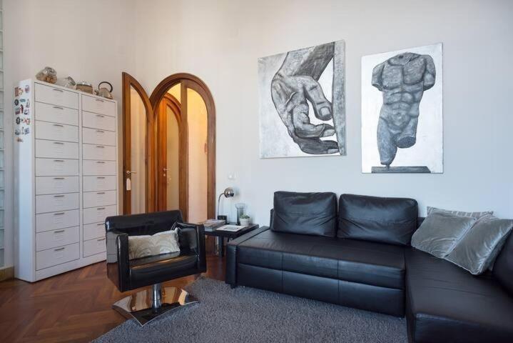 Vesuvius Suite - Elegante Appartamento In Centro Неаполь Экстерьер фото