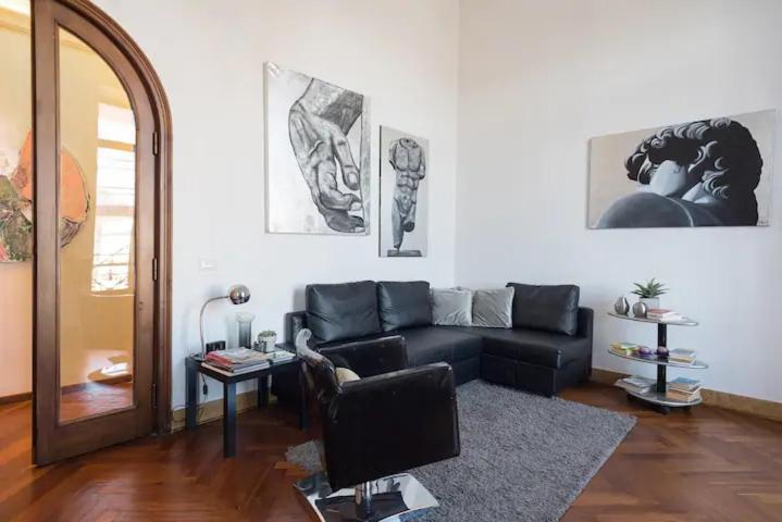 Vesuvius Suite - Elegante Appartamento In Centro Неаполь Экстерьер фото