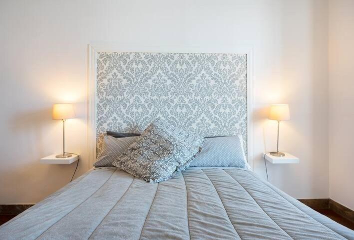 Vesuvius Suite - Elegante Appartamento In Centro Неаполь Экстерьер фото