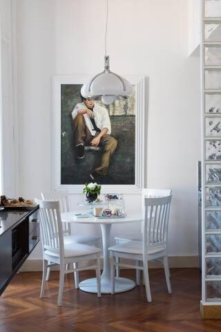 Vesuvius Suite - Elegante Appartamento In Centro Неаполь Экстерьер фото
