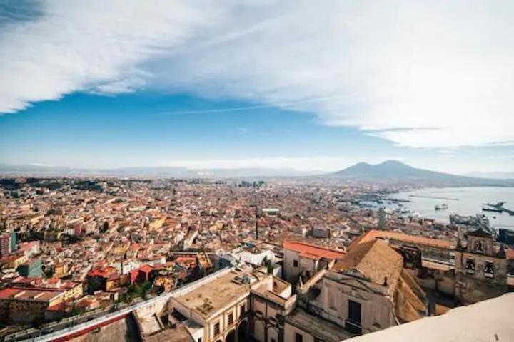 Vesuvius Suite - Elegante Appartamento In Centro Неаполь Экстерьер фото