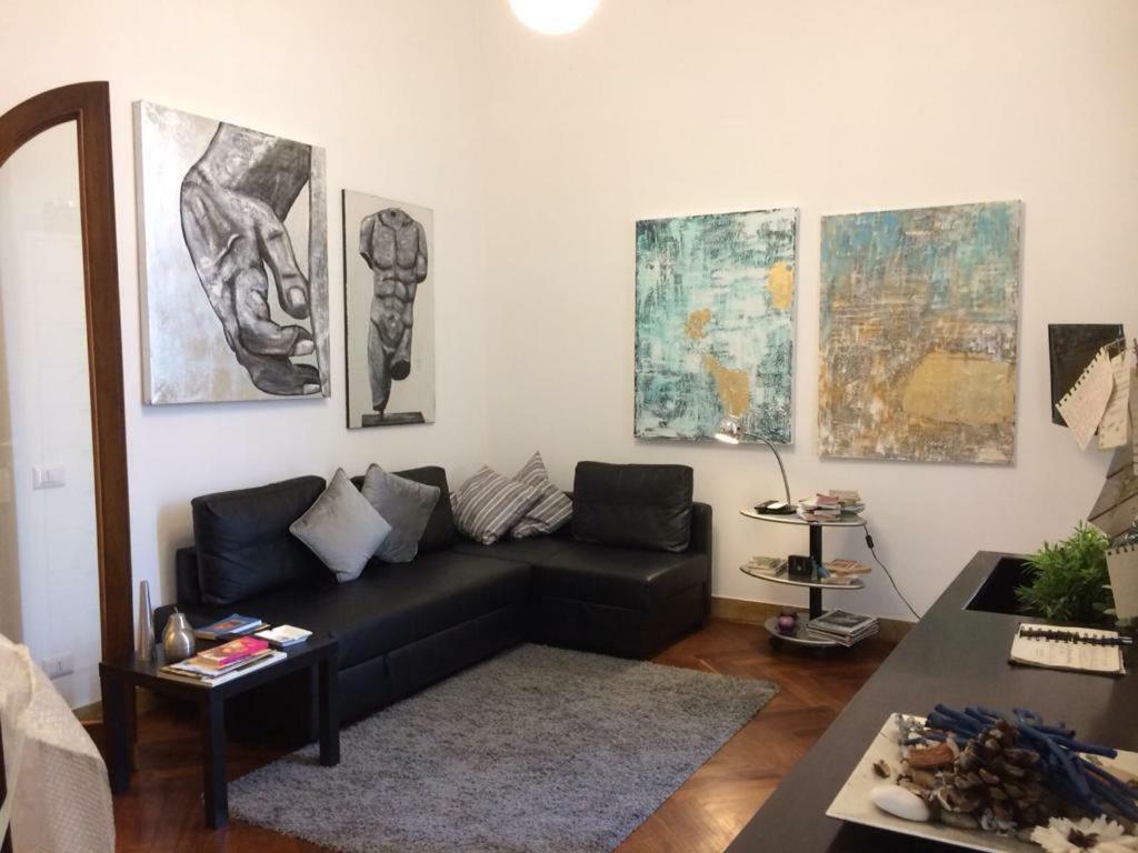 Vesuvius Suite - Elegante Appartamento In Centro Неаполь Экстерьер фото